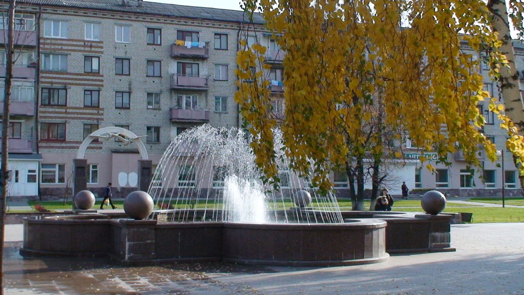 Фонтан в центр. сквере