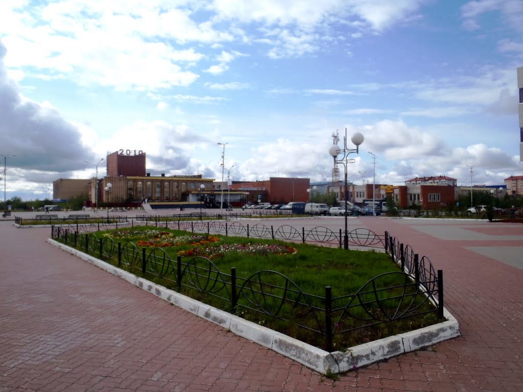 Поселок Лабытнанги. Дом культуры. Август 2010 года.