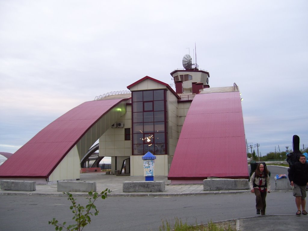 Railway station in Лабытнанги (16.08.2007)