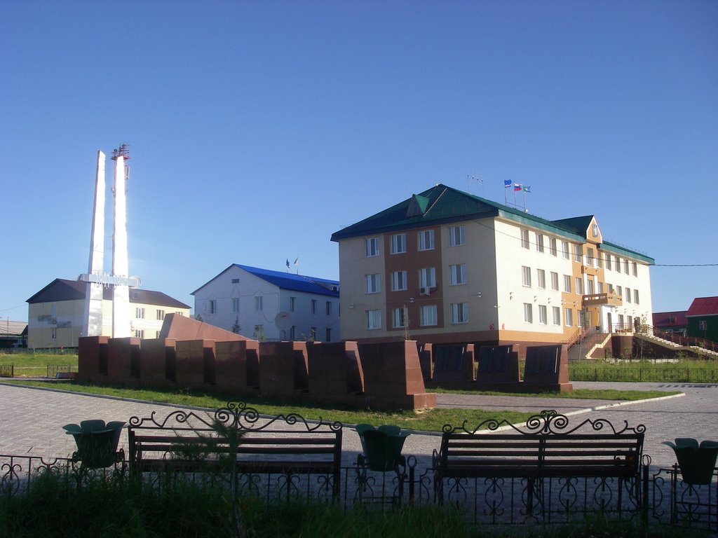 п. Мужи, здание администрации