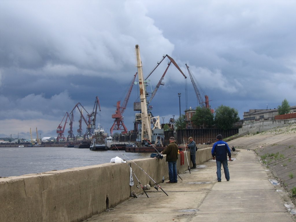 Порт на реке Обь,  г. Нижневартовск
