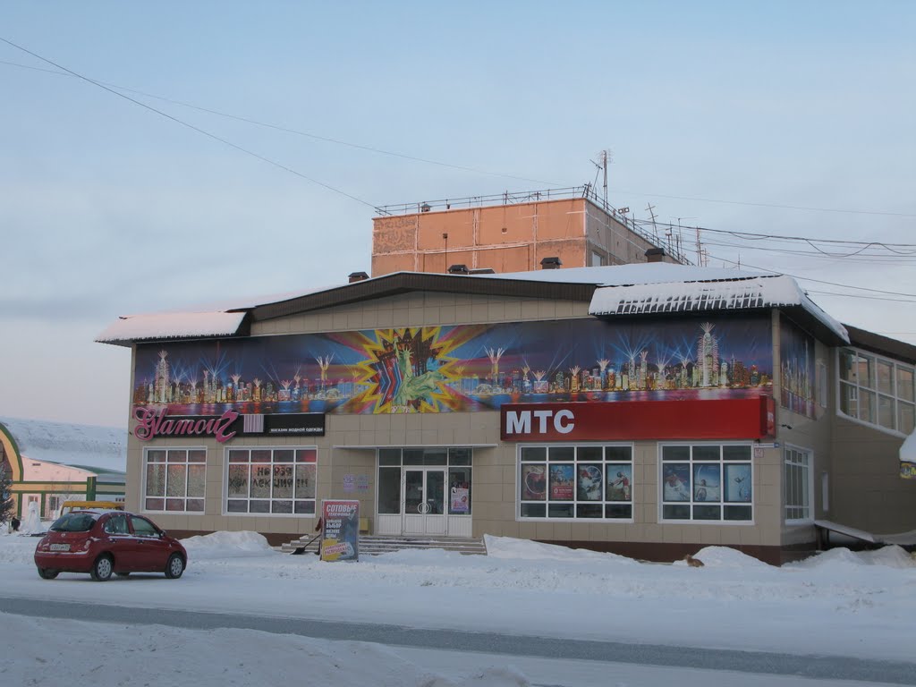 ► На ул. Изыскателей.  *