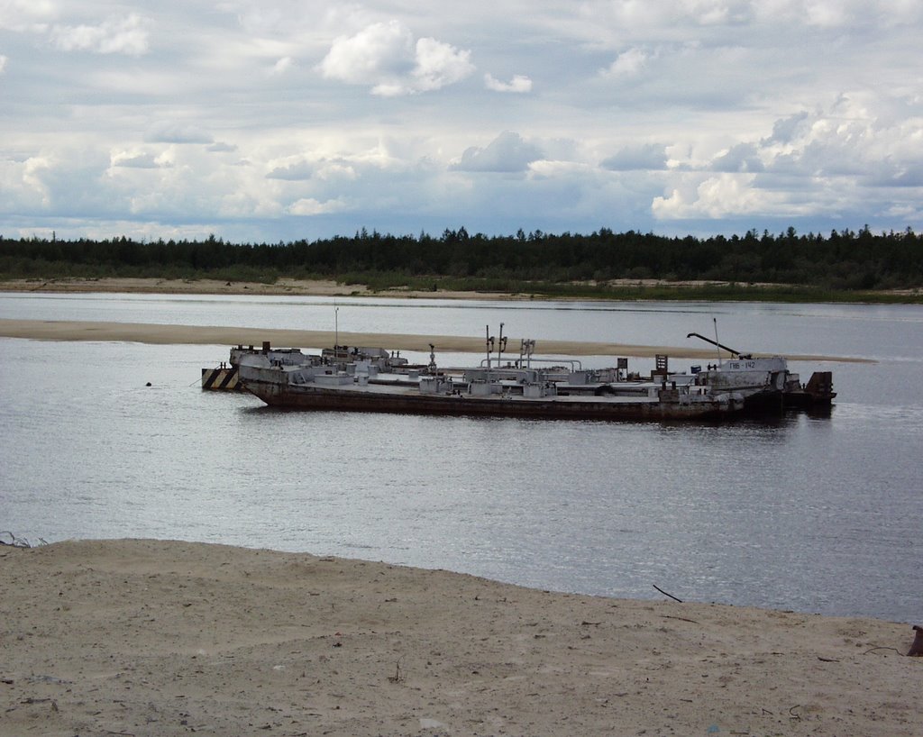 Повстречались две баржи, two barges