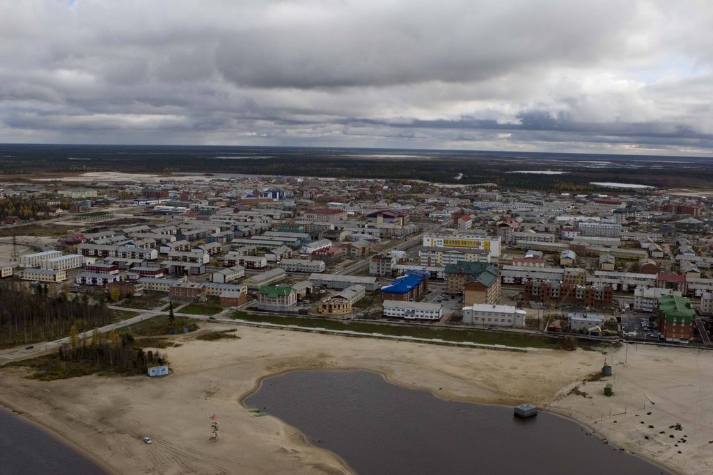 город Тарко-Сале вид с реки Пур