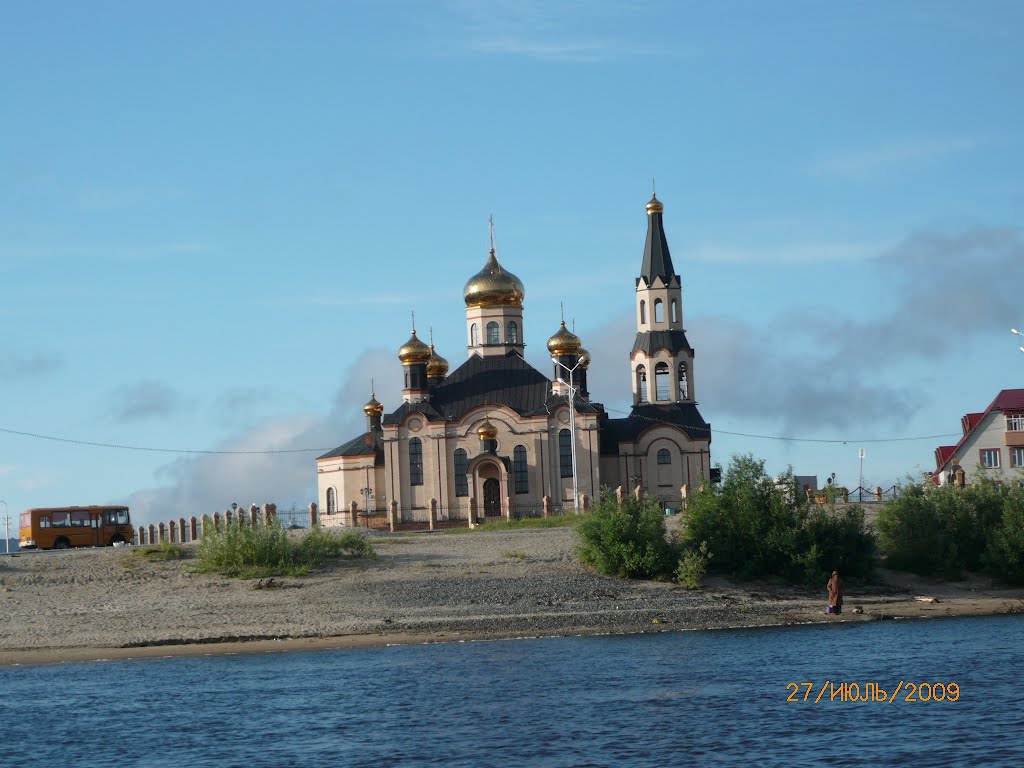 Храм в Тарко-Сале