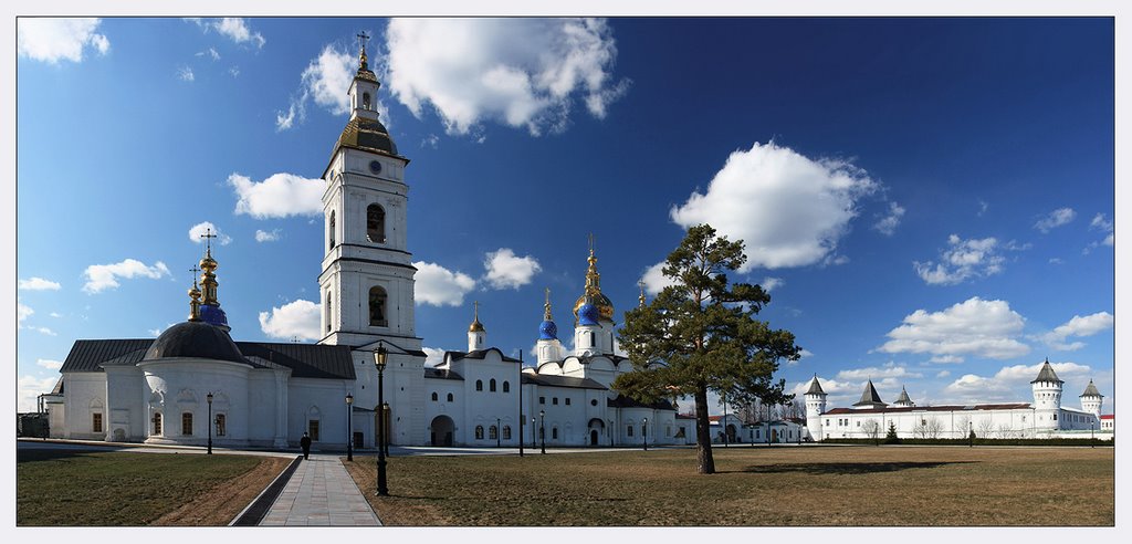 Кремль. Гостиный двор. Весна.
