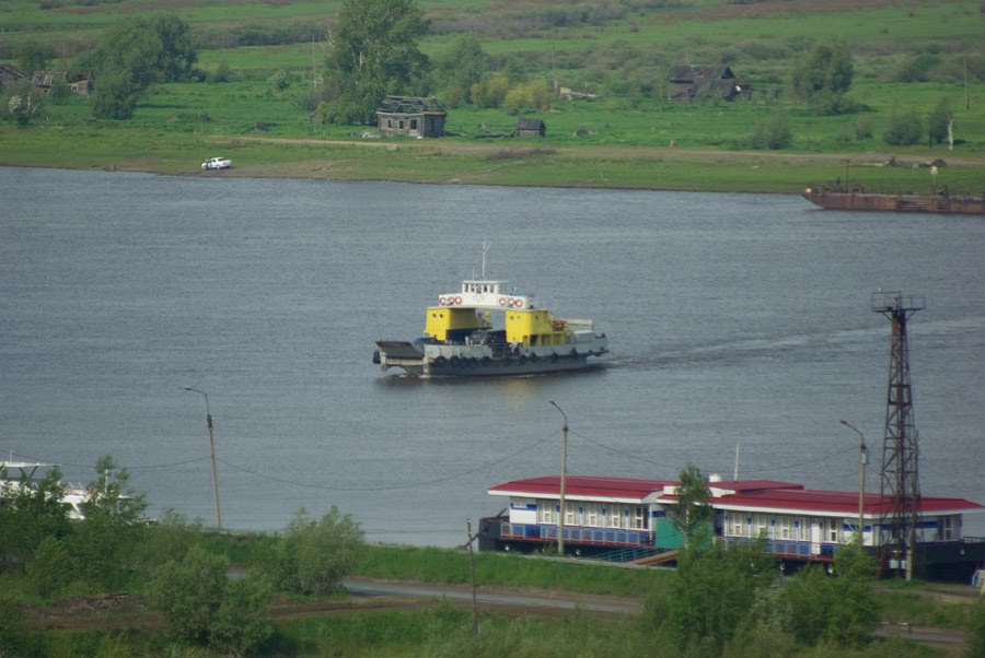 Вид на речной вокзал, реку Иртыш, пос. Бекерево и самоходный паром СП-20 / View of the river station, the river Irtysh, settlement Bekerevo and self-propelled ferry SP-20 (14/06/2008)