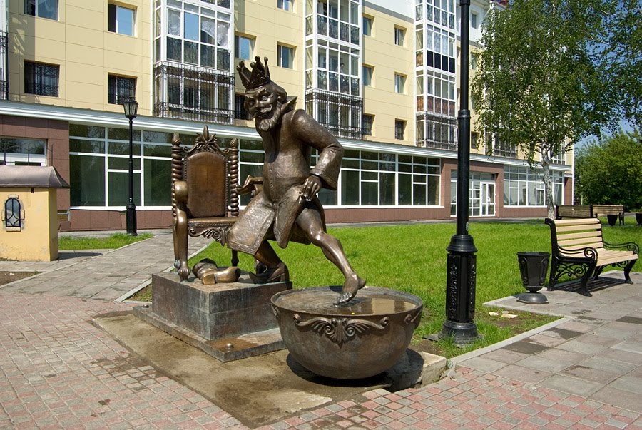 Памятник "Царь, окунающийся в молоко" / Monument "the Tsar dipped into milk" (14/06/2008)