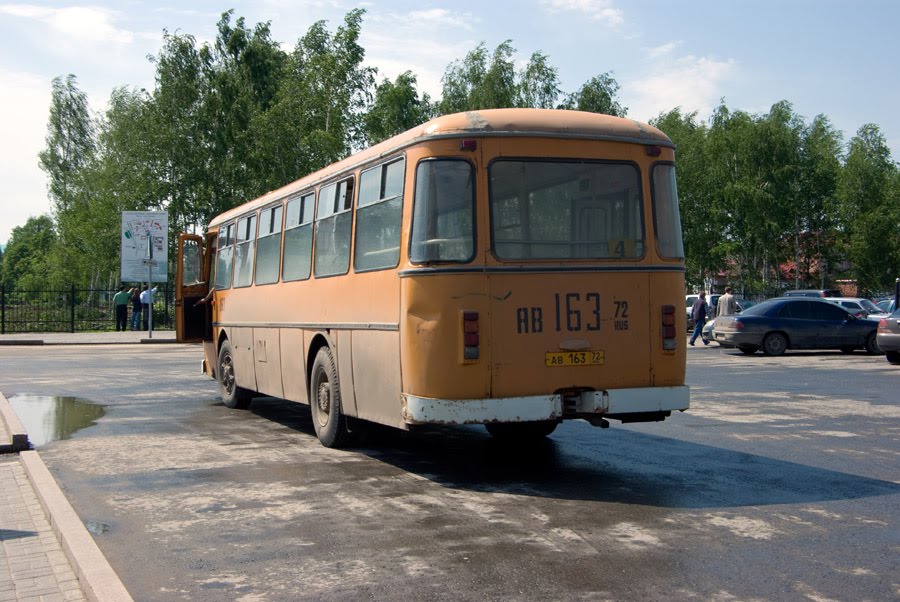 Автобус городской ЛиАЗ-677М на конечной "Кремль" / The bus LiAZ-677M on the final stop "Kremlin" (14/06/2008)