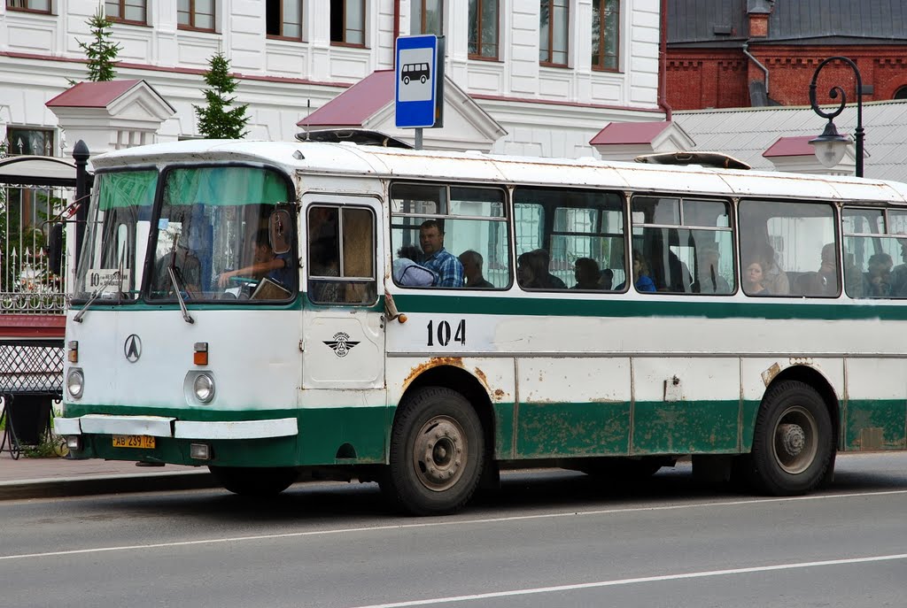 Автобус из детства, давно я таких не видел... ~SAG~