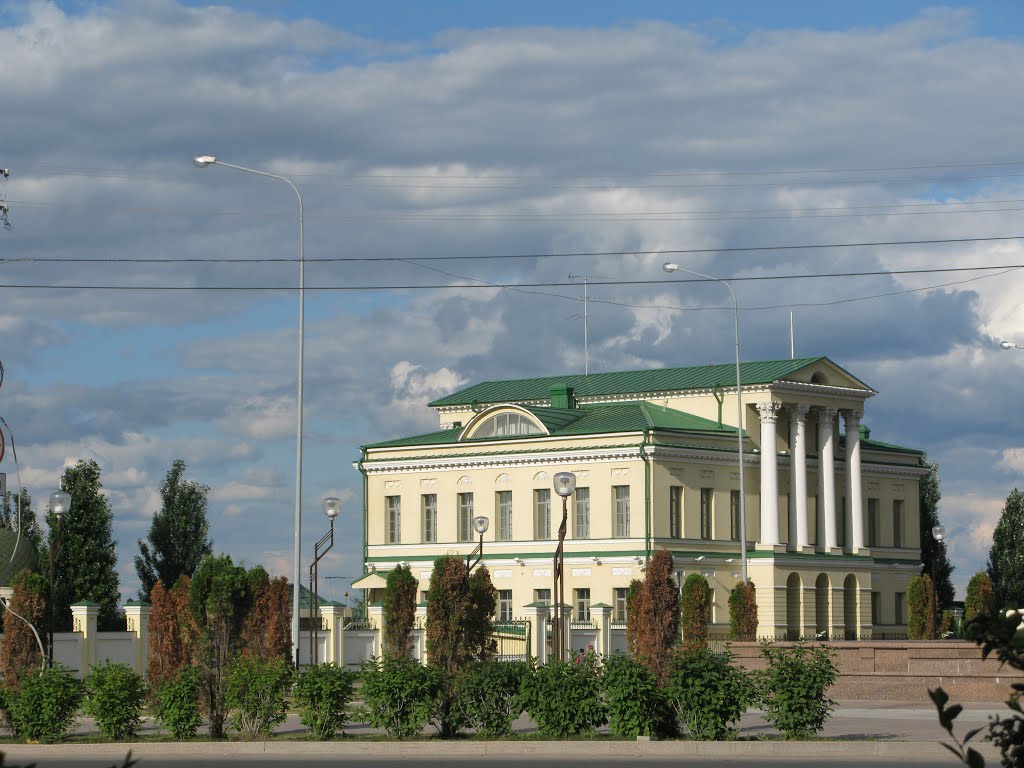 ►Дом  губернатора.      *