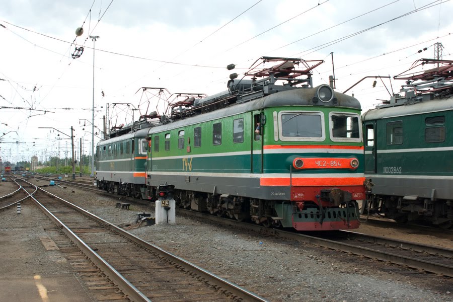 Электровоз ЧС2-854 (Skoda 53E), ст. Балезино Горьковской ЖД / DC electric locomotive ChS2-854 (Skoda 53E type), Balezino station of Gorky division of RZD (12/06/2008)