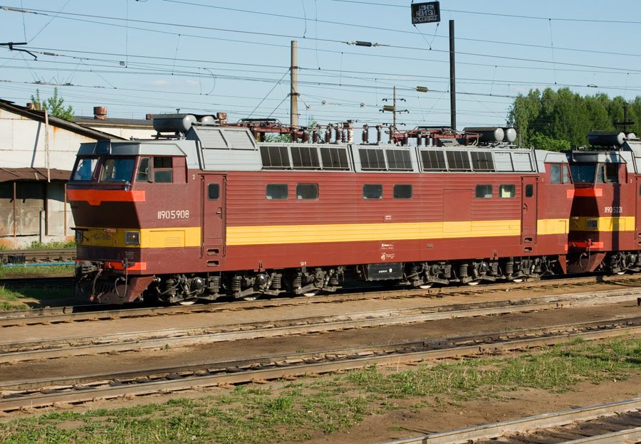 Электровоз ЧС4т-590 (Skoda 62E), ст. Балезино Горьковской ЖД / AC electric locomotive ChS4t-590 (Skoda 62E type), Balezino station of Gorky division of RZD (15/06/2008)