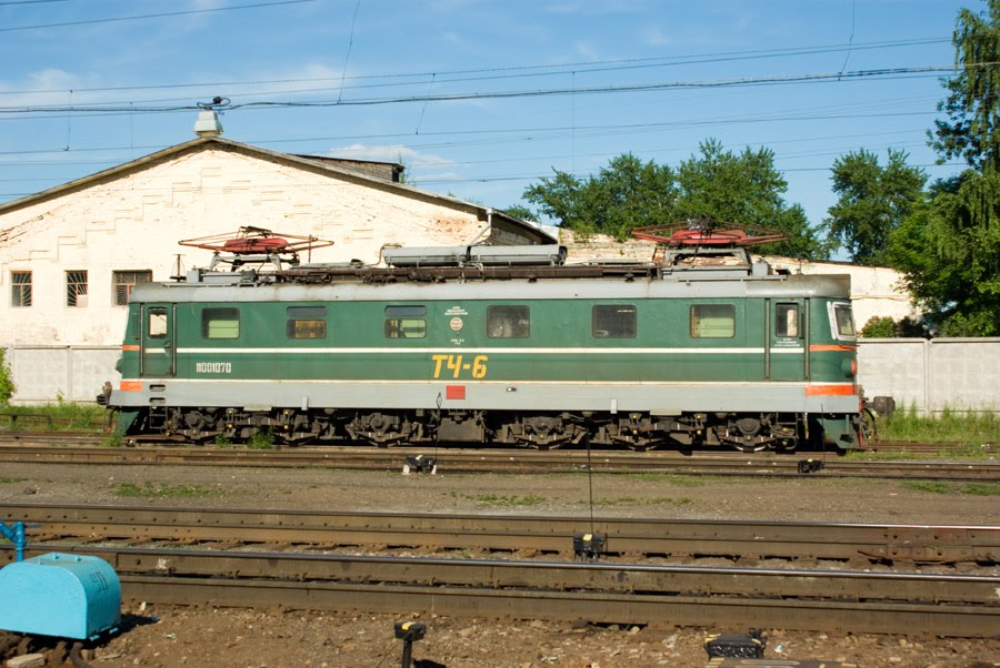 Электровоз ЧС2-107 (Skoda 34E), ст. Балезино Горьковской ЖД / DC electric locomotive ChS2-107 (Skoda 34E type), Balezino station of Gorky division of RZD (15/06/2008)