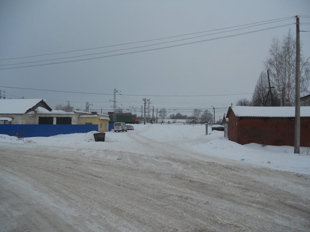 Рядом с железной дорогой