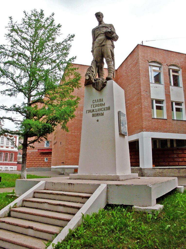Памятник на Революционной, бывшей Преображенской, улице