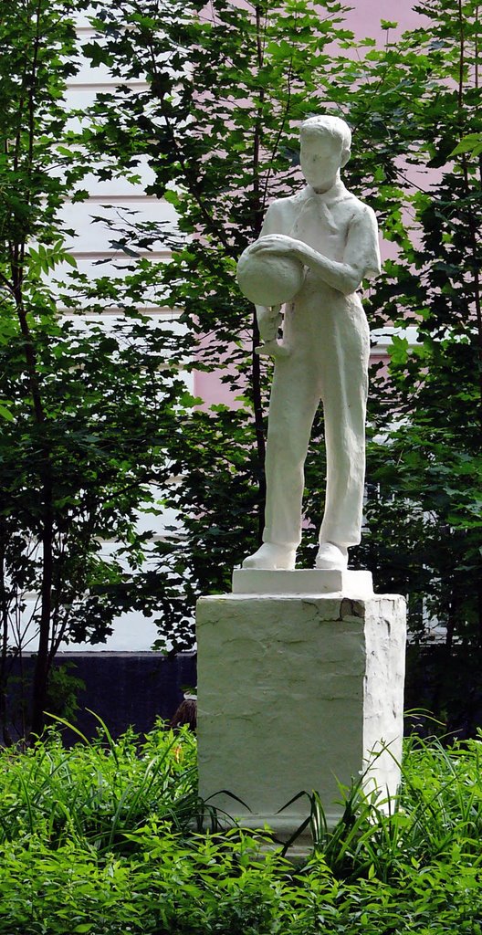 Мальчик с глобусом