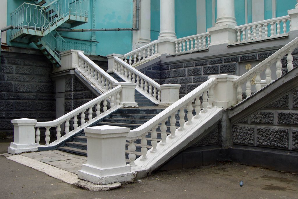Лестница ДК