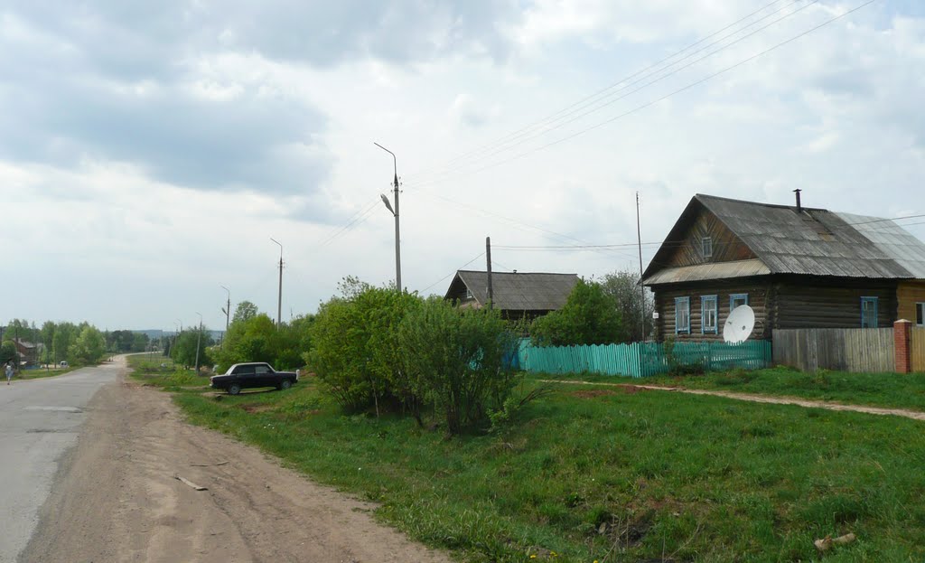 Село Дебесы, улица Советская. Наш дом. Когда-то был наш...
