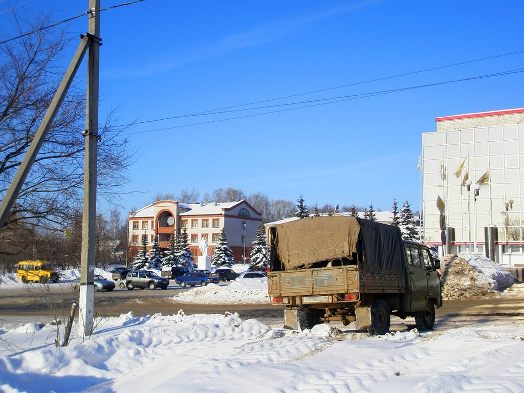Близ площади