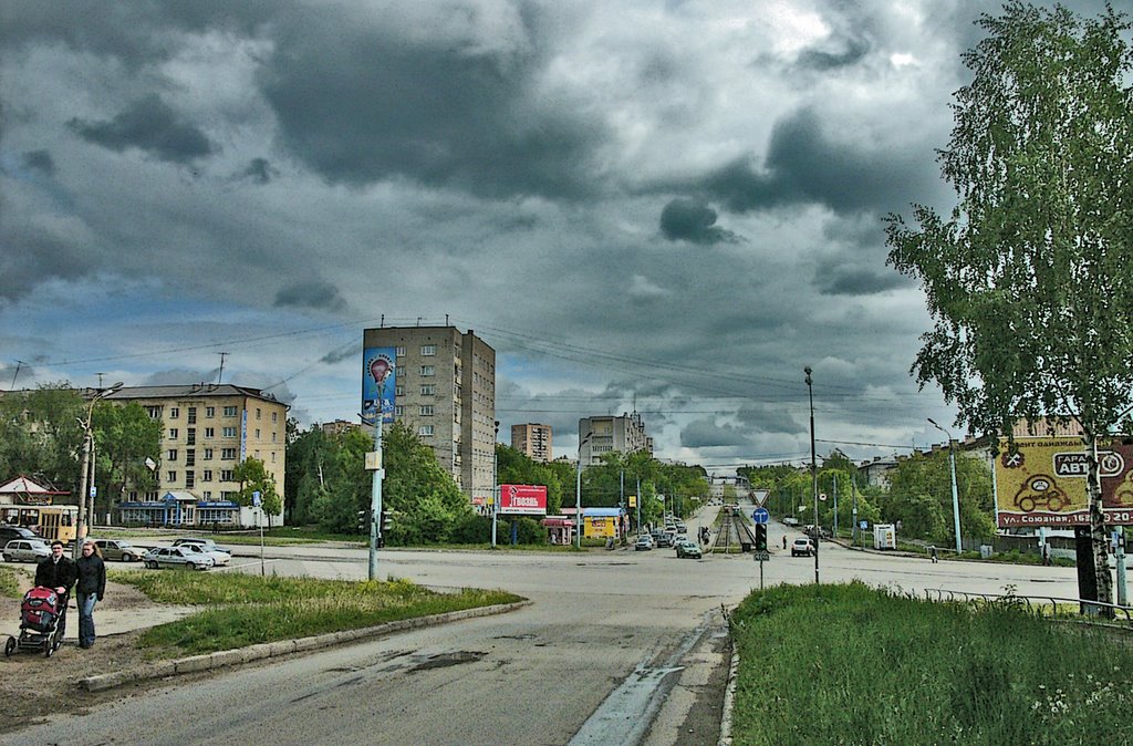 Перекресток улиц К. Маркса и Кирова в пасмурный день