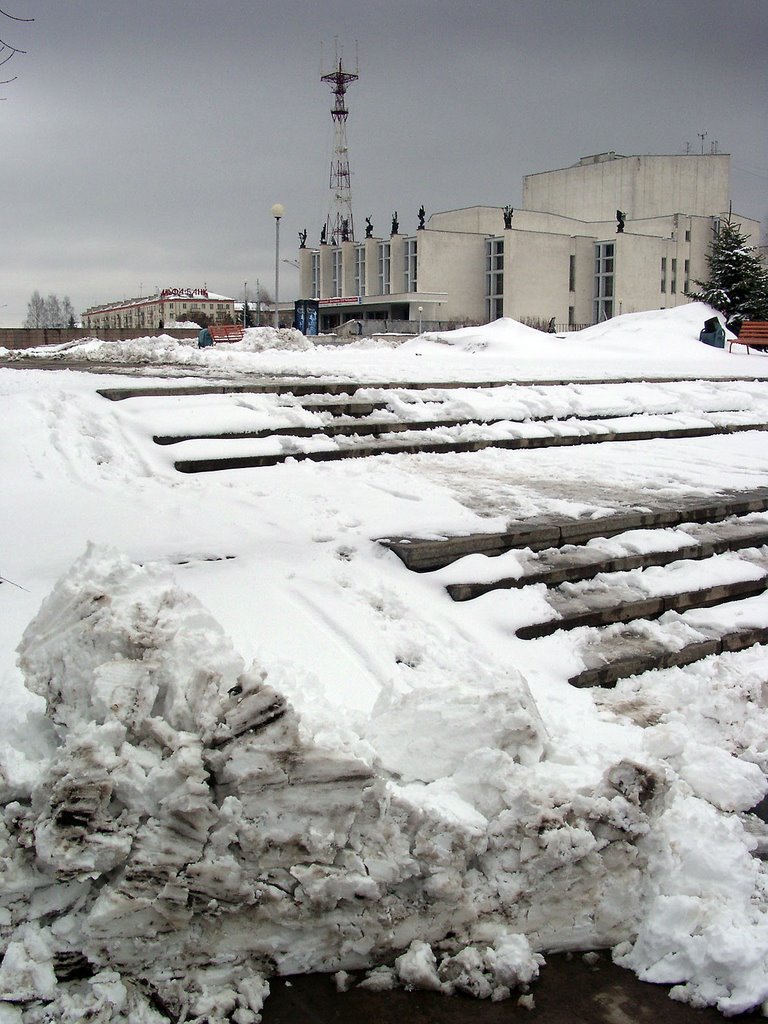 Апрельский снег. г. Ижевск. 2004 г.