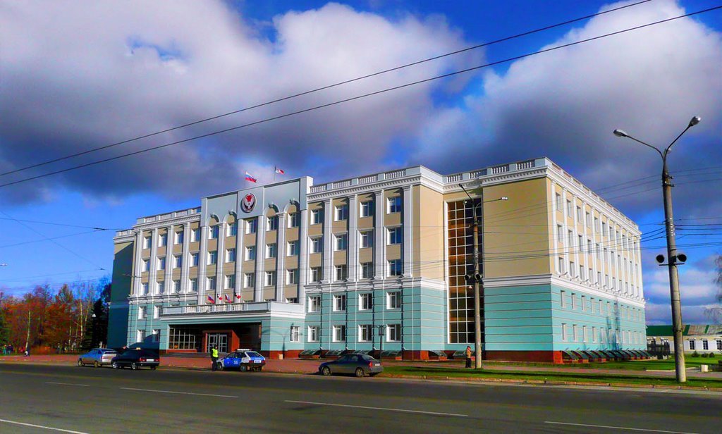г. Ижевск, ул. Пушкинская. Дом правительства УР, построен в 1961-1964 гг., реконструирован в 2007 г.