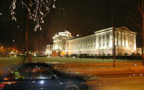 Президентский дворец ночью