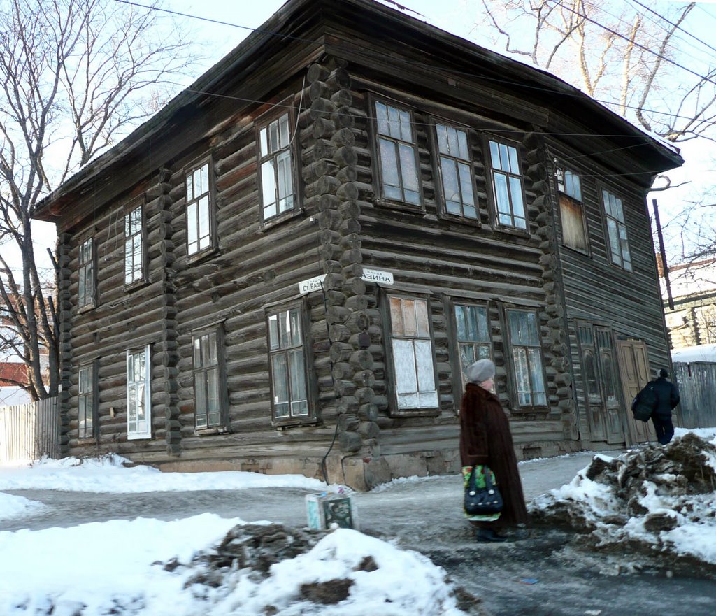 Угол Разина и Азина