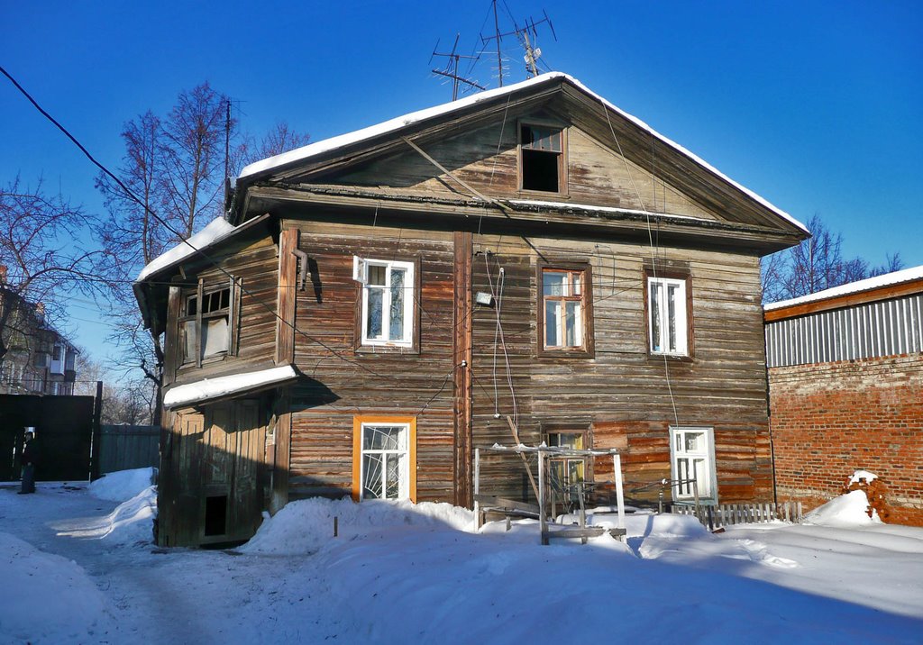 Двор дома 23