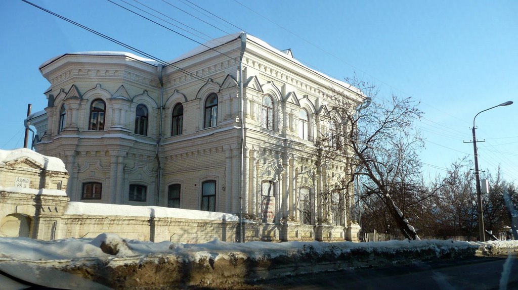 Продающееся здание, ул. Азина, 65 б. Бывшая 18 школа  (до революции приют Смагиных)