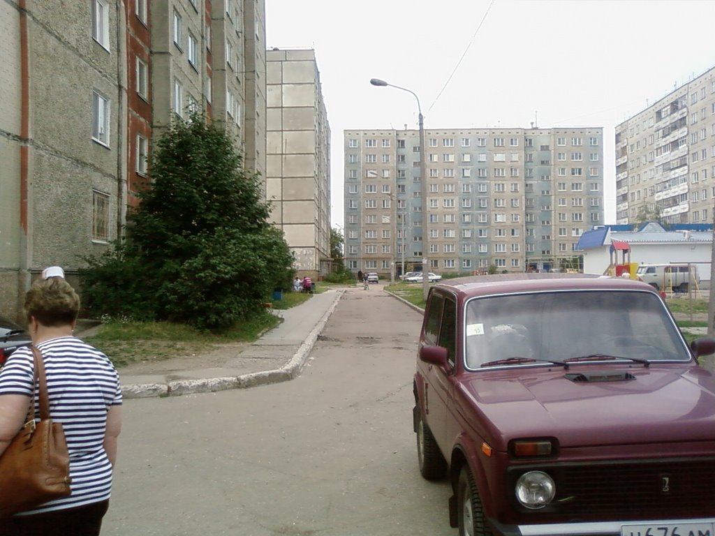Во дворе