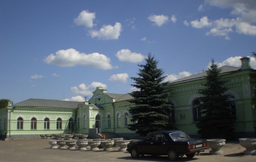Вид на тыловую часть ж/д вокзала в Инзе