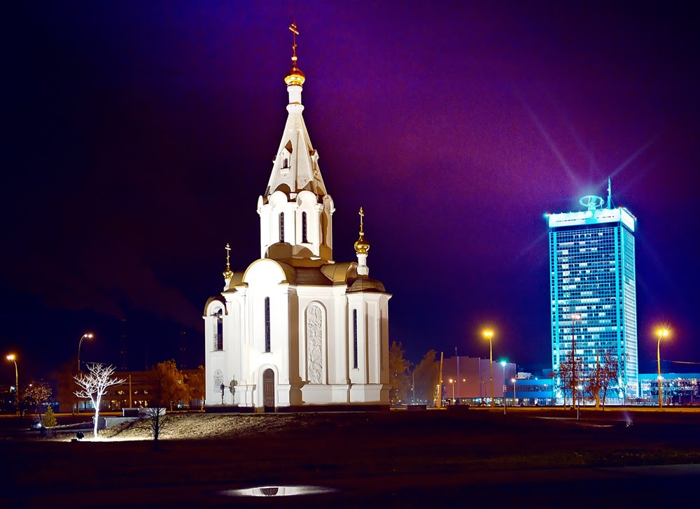 Тольятти. Часовня во имя Архистратига Михаила и АвтоВАЗ.