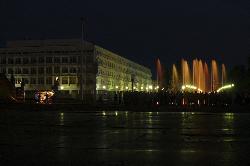 Пед.университет и музыкальный фонтан вечером