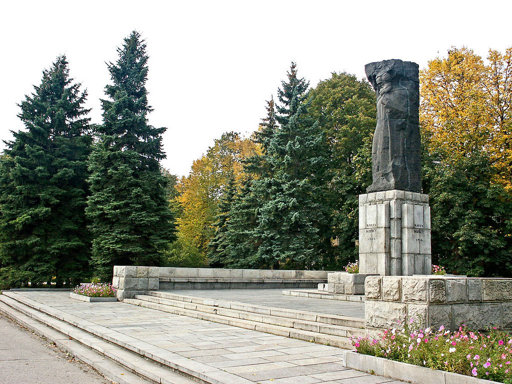 Памятник К.Марксу в Ульяновске