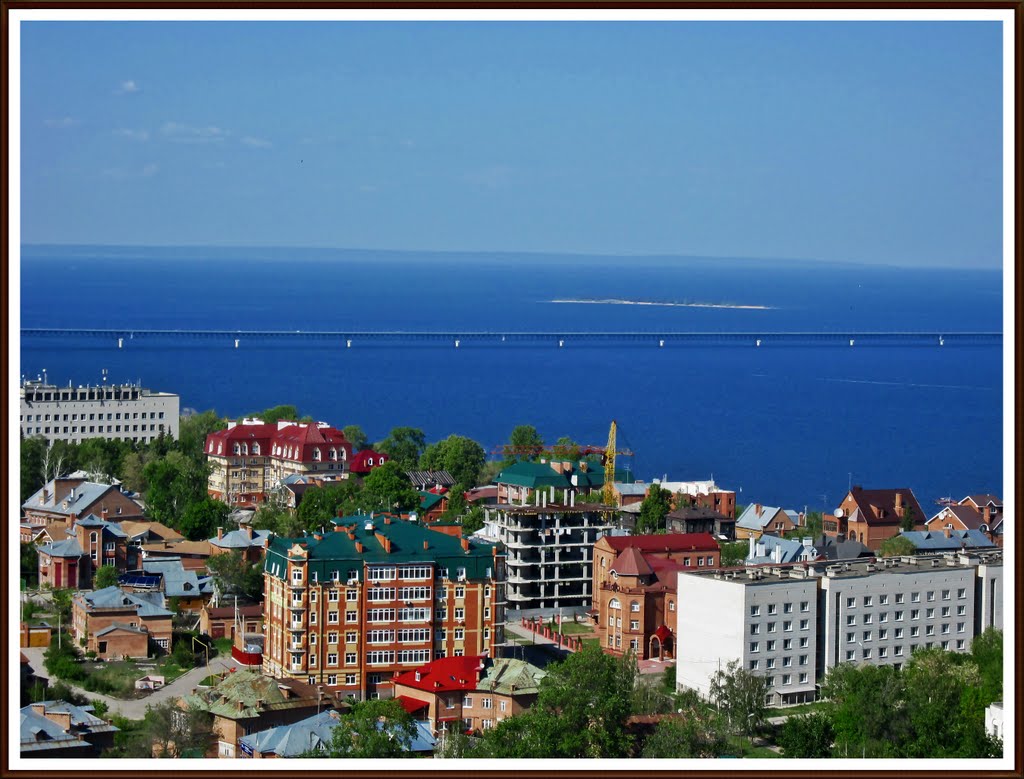 Ulyanovsk-Blick mit neuer Wolga-Brücke