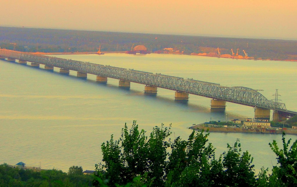 Uljanowsk - Wolgabrücke bei Sonnenuntergang