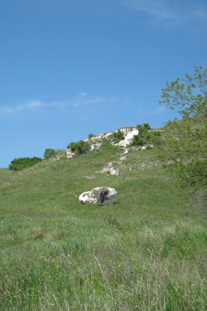 Упавший камень. A falen stone.
