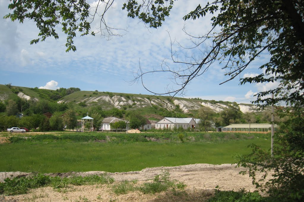 Церковь. A church.