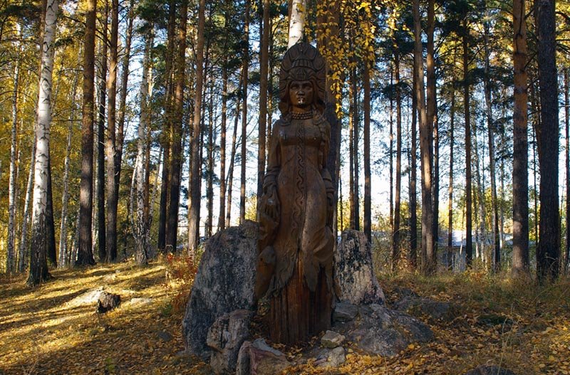 Скульптура "Медной горы хозяйка" из цикла "Сказки" / Sculpture " Copper mountain mistress" from Pavel Bazhovs collected works named "Fairy tale" (04/10/2007)