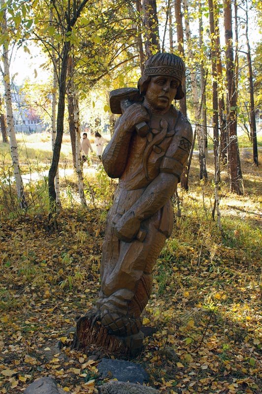 Скульптура "Степан и ящерка" из цикла "Сказки" / Sculpture "Stepan and a lizard" from Pavel Bazhovs collected works named "Fairy tale" (04/10/2007)