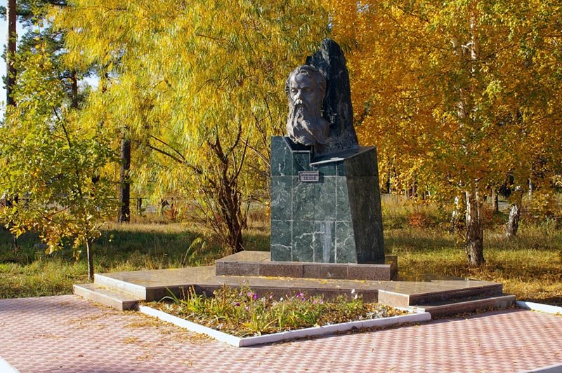 Памятник Павлу Петровичу Бажову / Monument to Pavel Bazhov (04/10/2007)