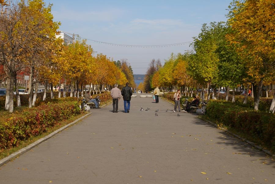 Вид на бульвар Свердлова и озеро Синара с площади Ленина / View of Sverdlov boulevard and the lake Sinara from Lenin square (05/10/2007)