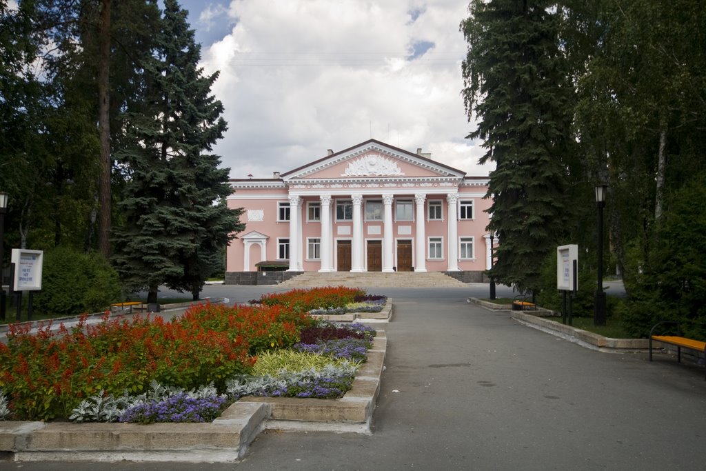 Ozersk, "Our Home" theatre, Aug-2008