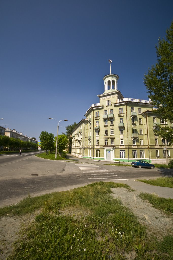 Ozersk, House with spire, Lenina ave., Aug-2008