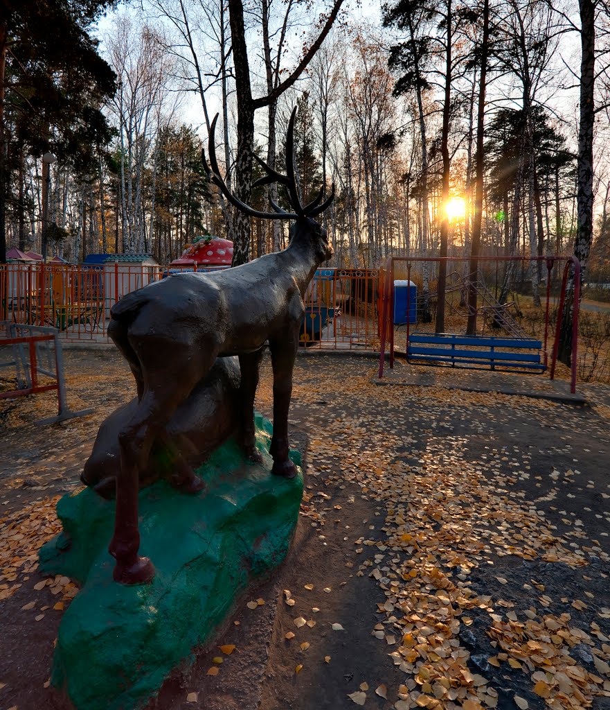 Deer in the childrens park — Олени в детском парке