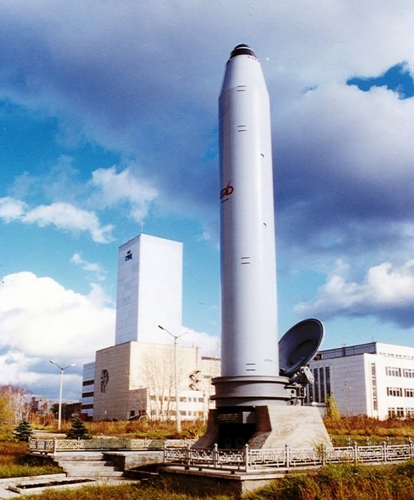 Памятник межконтинентальной ракете подводного старта «Синева» (РСМ-54) /   The monument of intercontinental ballistic missile «Skiff». Unique in the world