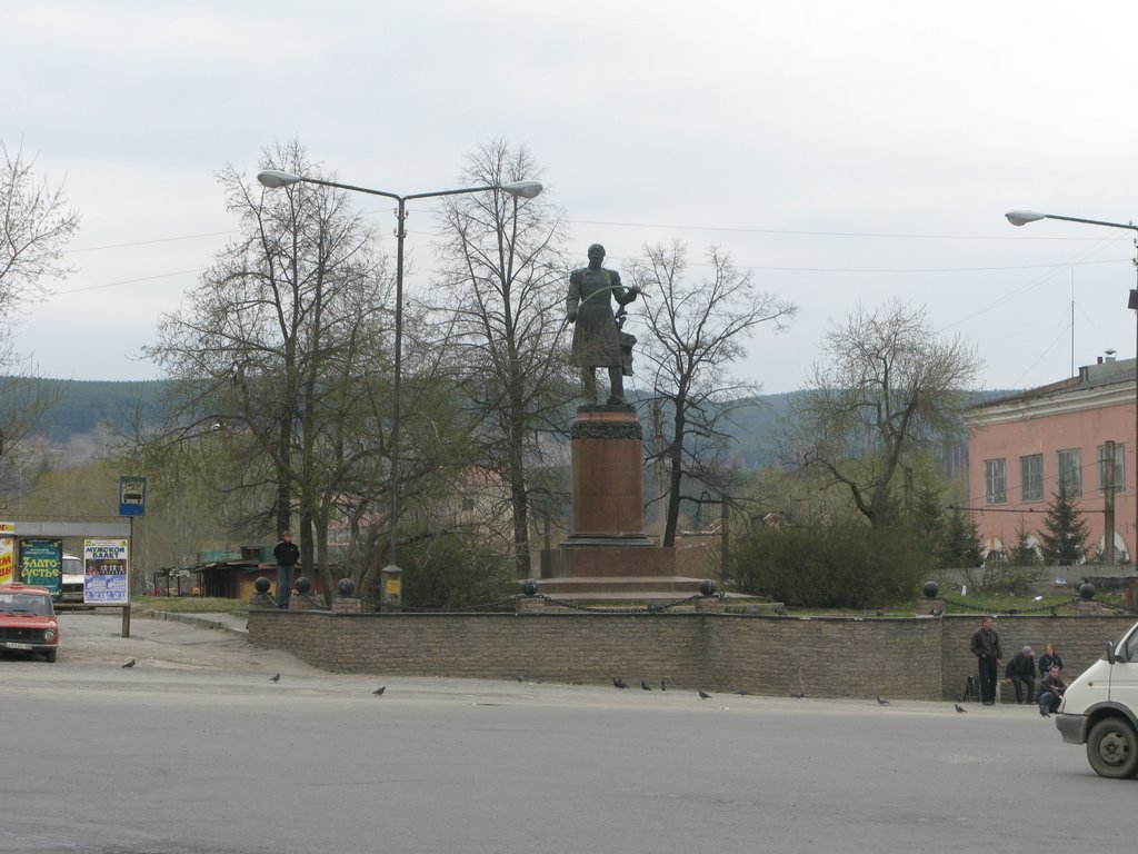 Златоуст. Центральная площадь. Памятник // www.abCountries.com