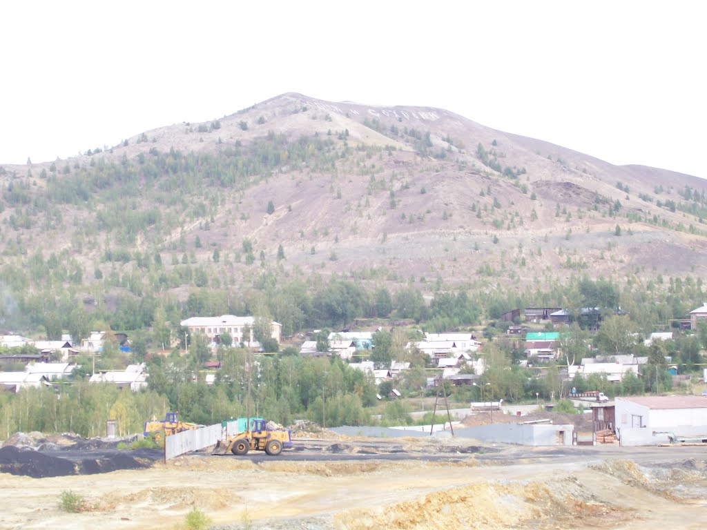 Вид на Золотую гору с низу / Golden mountain